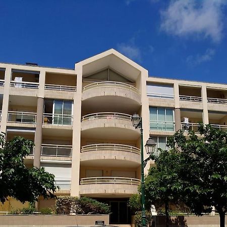 Appartement 2 Pieces Avec Une Grande Terrasse, 3 Etoiles, Wifi, Box Pour Vehicule Et Velos Les Sables-d'Olonne Exterior photo