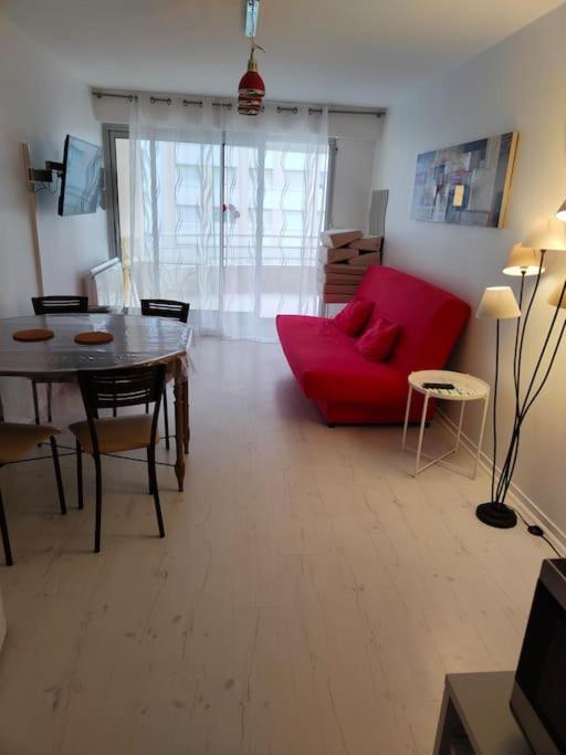 Appartement 2 Pieces Avec Une Grande Terrasse, 3 Etoiles, Wifi, Box Pour Vehicule Et Velos Les Sables-d'Olonne Exterior photo