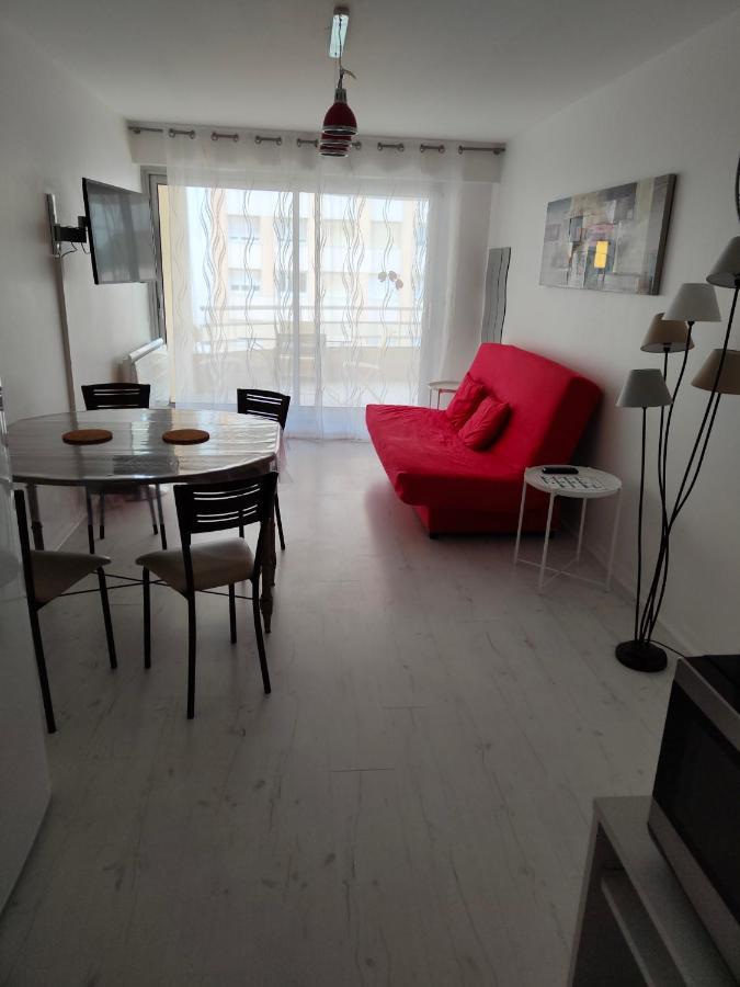 Appartement 2 Pieces Avec Une Grande Terrasse, 3 Etoiles, Wifi, Box Pour Vehicule Et Velos Les Sables-d'Olonne Exterior photo