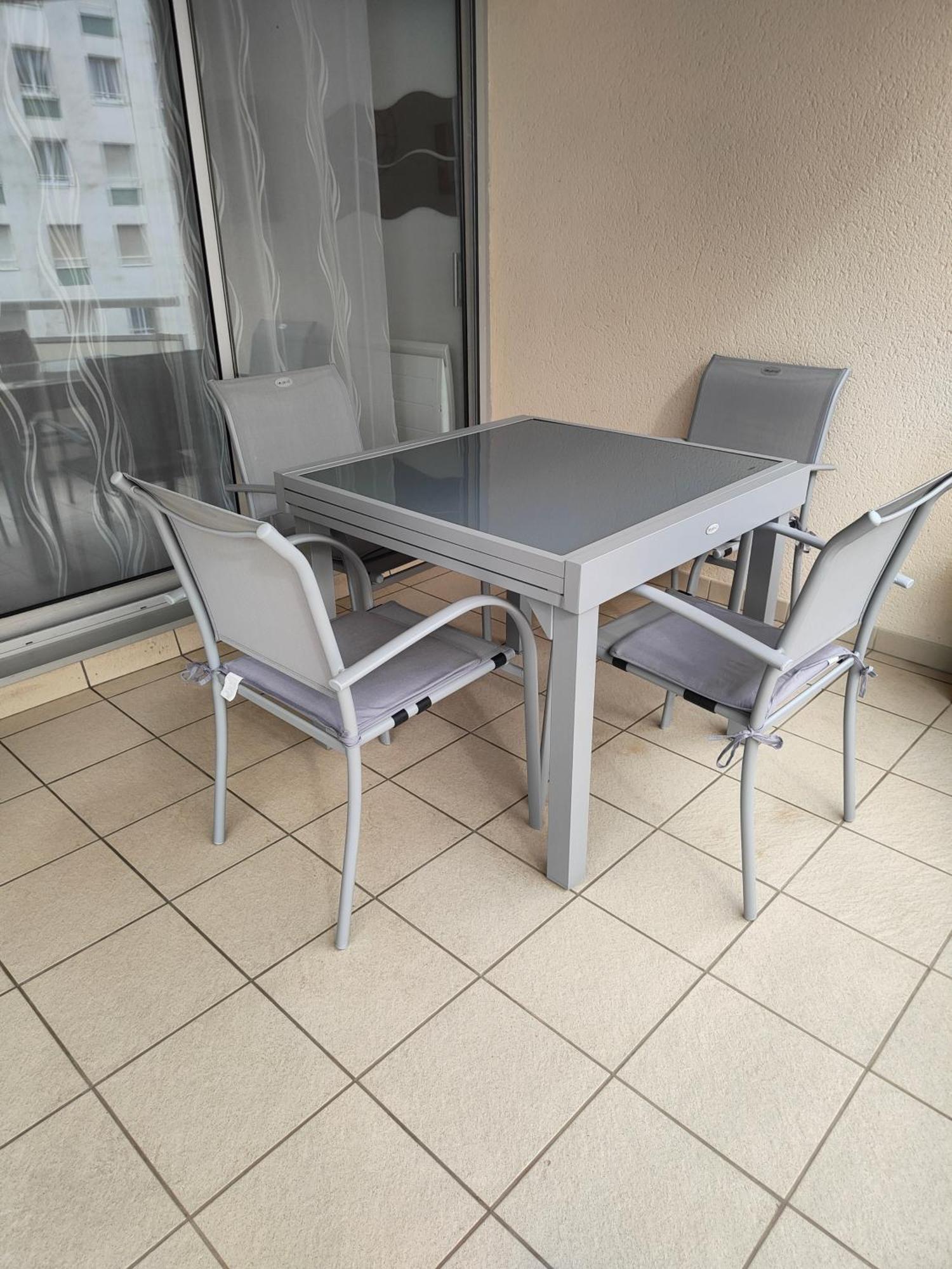 Appartement 2 Pieces Avec Une Grande Terrasse, 3 Etoiles, Wifi, Box Pour Vehicule Et Velos Les Sables-d'Olonne Exterior photo