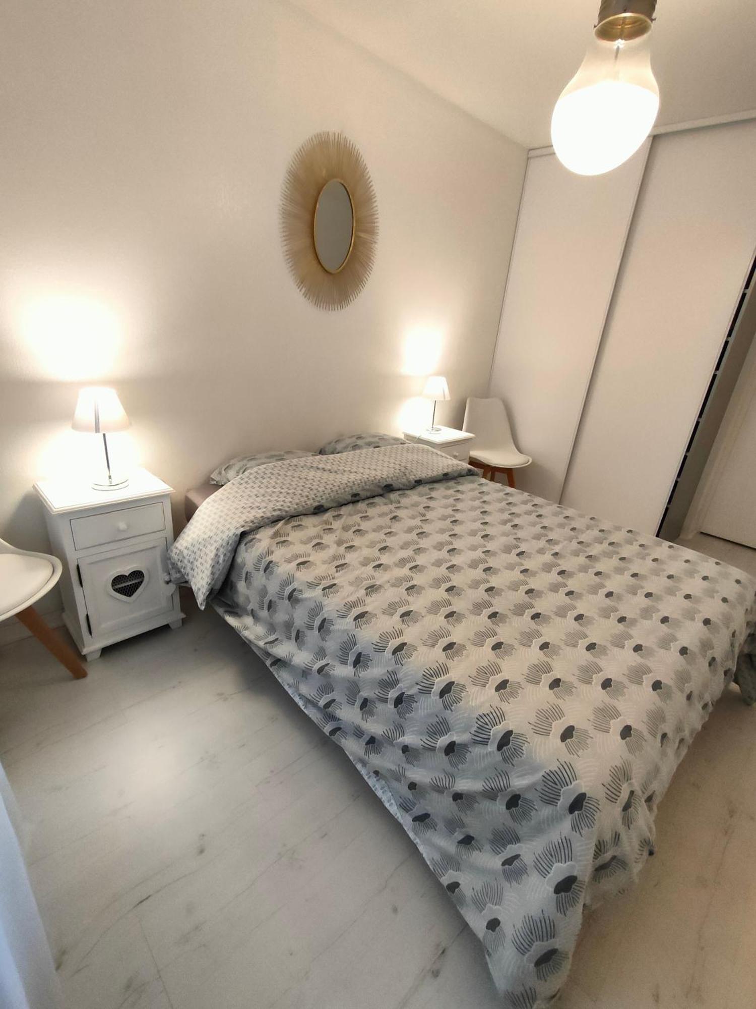 Appartement 2 Pieces Avec Une Grande Terrasse, 3 Etoiles, Wifi, Box Pour Vehicule Et Velos Les Sables-d'Olonne Exterior photo